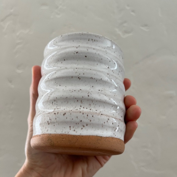 White speckled glaze ribbed stoneware cup vase mug handmade pottery raw clay - Picture 11 of 13